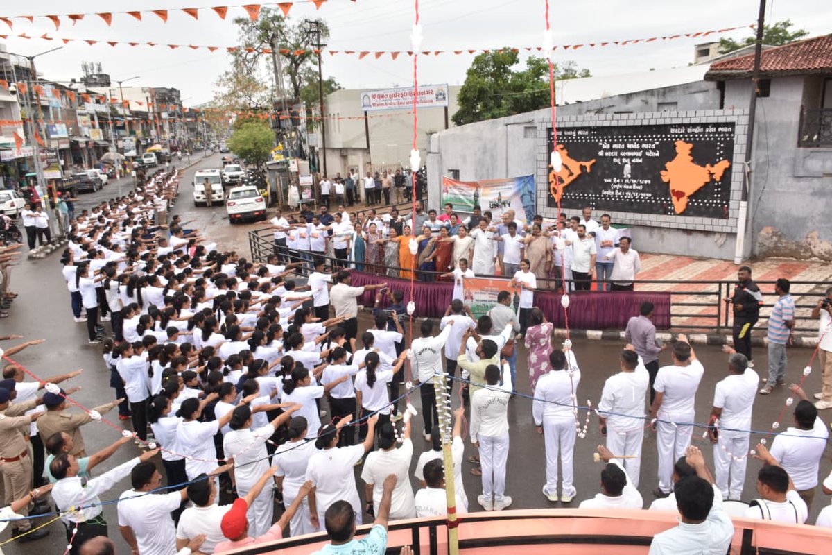 sabarkanthadp's tweet photo. હિંમતનગર ખાતે સરદાર વલ્લભભાઈ પટેલની જન્મજયંતિ નિમિત્તે "રન ફોર યુનિટી"નું સફળ આયોજન કરાયું.રાષ્ટ્રીય એકતા અને અખંડિતતાને જાળવી રાખવાનો દ્રઢ સંકલ્પ - ઉત્સાહભેર ભાગ લેનારા રમતવીરોને પ્રોત્સાહિત કરાયા. RashtriyaEktaDiwas #RunForUnity#SardarPatelJayanti  #EkBharatShreshthaBharat https://t.co/oI0x71Aqwq
