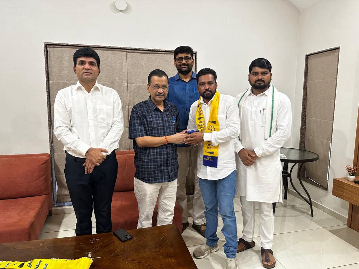 Chaitar_Vasava's tweet image. આમ આદમી પાર્ટીની કામની રાજનીતિથી પ્રેરિત થઈને ભારતીય ટ્રાયબલ પાર્ટી (BTP) ના ગુજરાત પ્રદેશ અધ્યક્ષ એવા મારા જુના મિત્ર ભાઈશ્રી દેવેન્દ્ર મેડા આજે AAP ના રાષ્ટ્રીય સંયોજક શ્રી @ArvindKejriwal જી ની ઉપસ્થિતમાં વિધિવત રીતે આમ આદમી પાર્ટીમાં જોડાયા.
AAPGujarat પ્રદેશ પ્રમુખ…