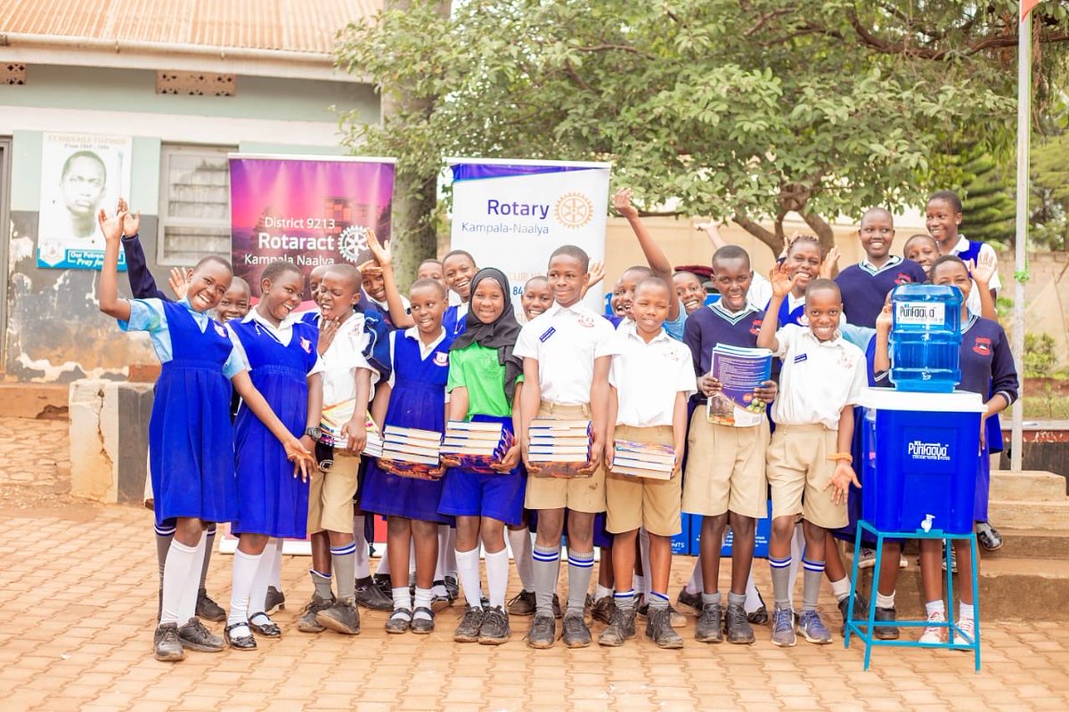 RotaryNaalya's tweet photo. As #RcNaalya, this week under #RotaryEyamba spirit, we reached out to St.Mbaga Tuzinde Primary School fueling learning with 500+ textbooks,clean water for students, and mentorship for P7 candidates. 

We are nurturing a young confident and empowered generation.
#ServiceAboveSelf https://t.co/rXtcuzfsGy