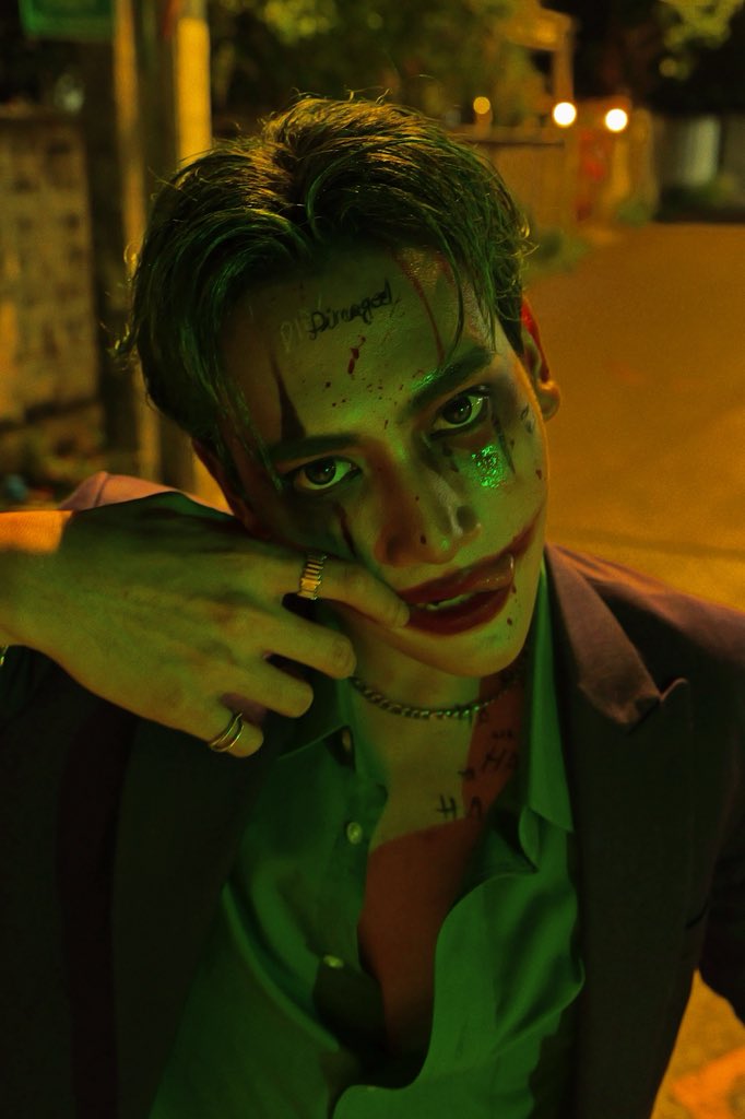 Put on a happy face 🙂 

Snap <a href="/Thanatopmakeup/">Thanatop.makeupb</a> 
Hair @fongbeerhair
Style <a href="/ChinSaisuwan/">Shit_nabansean</a> 

#pungphirunwat #joker #halloween