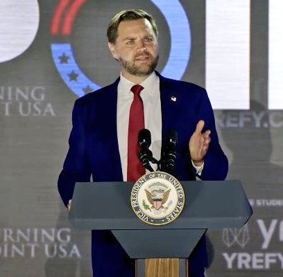 HUGE 🚨 A lady with a bindi confronts JD Vance at an event.

JD VANCE : I hope my wife Usha will embrace Christianity in the future. There should be a drop in legal immigration.

LADY ⚡⚡ : Why she had to be Christian to prove her love for America?

CROWD: *Erupts* 🔥🔥

LADY :