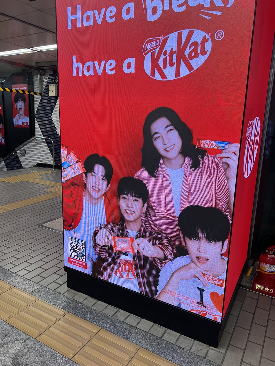 mamenngo's tweet image. ペペロの広告沢山あったよ！
楽しそうなスキズで良き良き💕
DAY6パイセンは、キットカットの広告だったよ！
#ペペロ
#Pepero
#페페로
#StrayKids
#DAY6