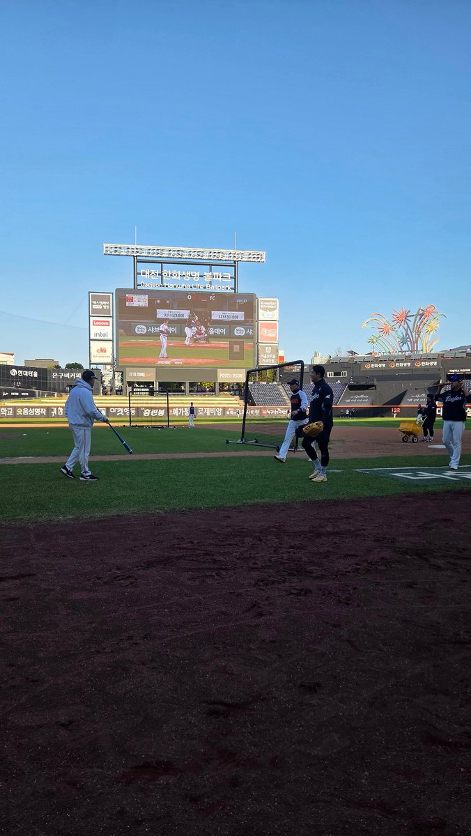 한화 KS 5차전 미출장 선수는 폰세 와이스. 류현진 선수는 오늘 등판을 자원했습니다. 김경문 감독은 오늘 마운드 운용에 대해 상황을 보고 결정하겠다고 밝혔습니다.