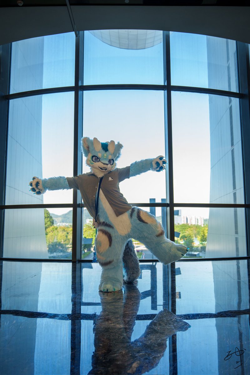 Another side.
📷：<a href="/chenyuf2333/">chenyuf2333→异世界</a> 
#FursuitFriday