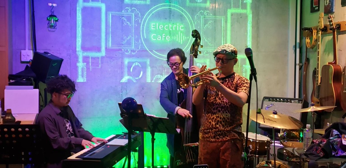 rappaatsushi's tweet image. 昨日のJAZZ流し、ありがとうございました！
次回は11/8、そして12/18です！

秋刀魚美味しかった！3尾食べた！