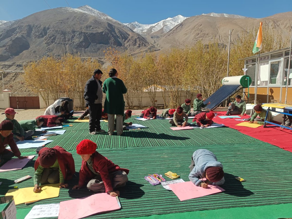 On October 30, 2025, Leh Police celebrated Rashtriya Ekta Diwas across five police posts, engaging over 200 students in activities like drawing, painting, and quiz competitions, along with a “Run for Unity.” to honor Sardar Vallabhbhai Patel’s legacy. #runforunity #ektadiwas