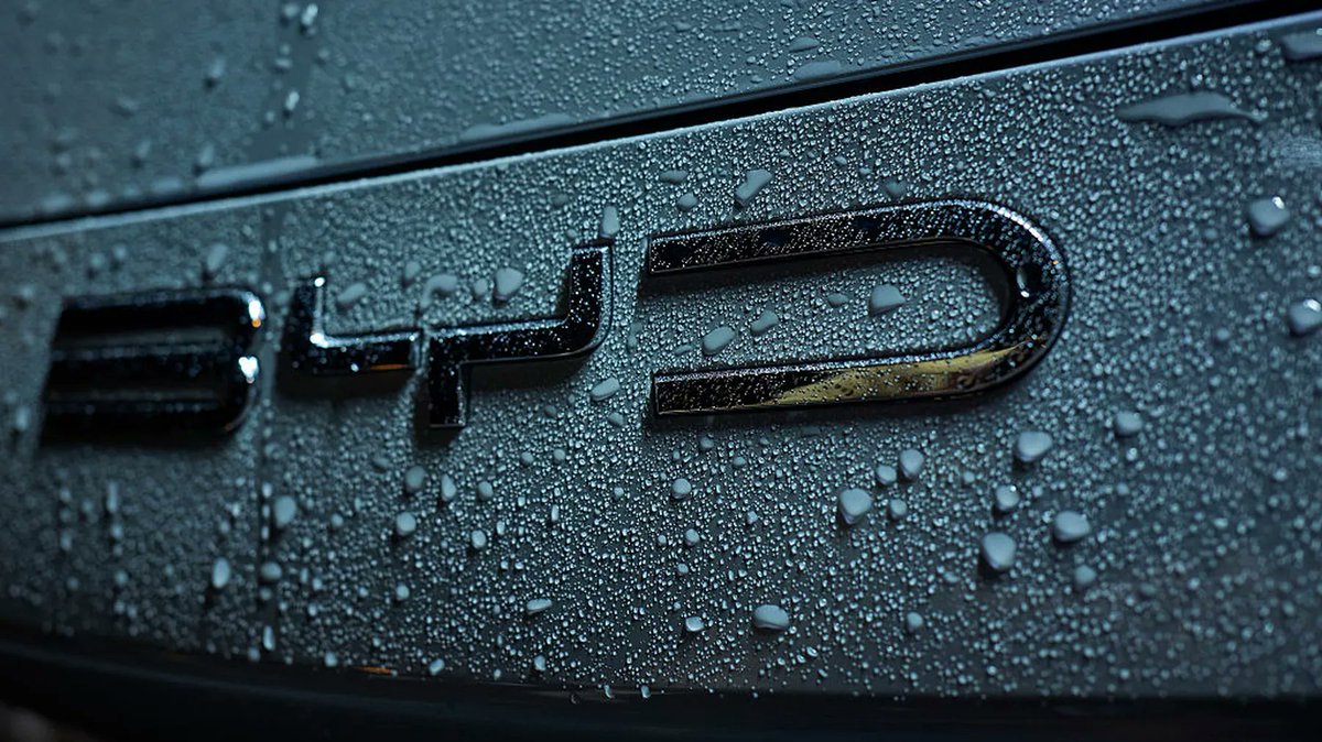 【比亚迪第三季度利润同比下滑33%】
第三季度业绩显示，在经历一段高速增长期后，这家世界规模最大的电动汽车生产商增速持续放缓，凸显其拓展海外市场的紧迫性。
www1.ftchinese.com/premium/001108…