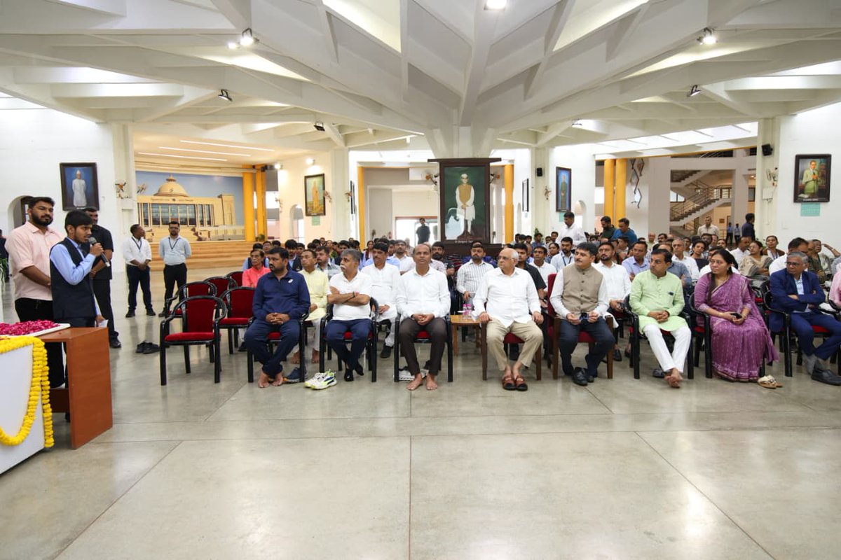 ChaudhryShankar's tweet photo. Paid floral tributes to the Iron Man of India, proud son of Gujarat and Bharat Ratna Sardar Vallabhbhai Patel Ji, at the VidhanSabha along with Hon’ble CM Shri @Bhupendrapbjp Ji.

Let us celebrate Rashtriya Ekta Diwas by reaffirming our commitment to the spirit of ‘Ek Bharat, Shreshtha Bharat’.