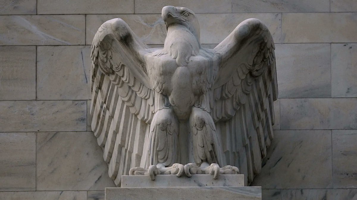 【美联储计划裁撤监管部门员工】
在特朗普政府推动放松金融业监管之际，美联储负责监管的副主席公布一项提案，计划到2026年末将监督与监管部门的员工人数从500人削减至约350人。
www1.ftchinese.com/interactive/23…