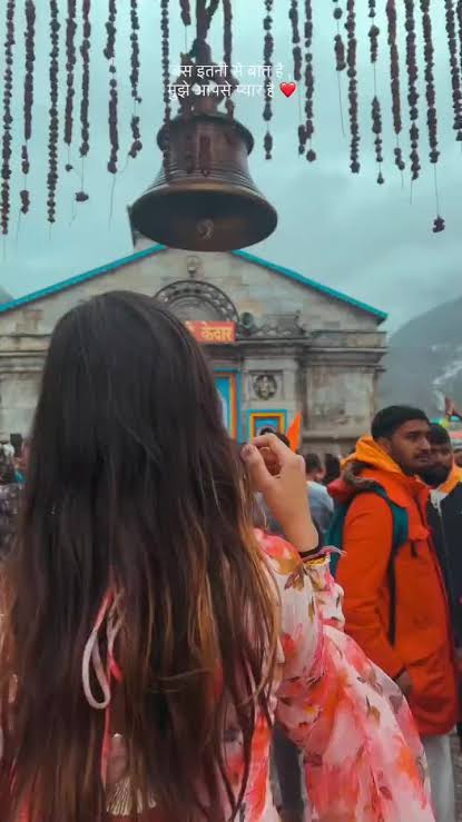 काबिल दोस्तों का होना भी शायद तकदीर होती है...
बहुत कम लोगों के हाथों में ये लकीर होती है...
#हर_हर_महादेव_शिव_शंभू_ॐ 
#ॐ_नमः_शिवाय 🙏🌹