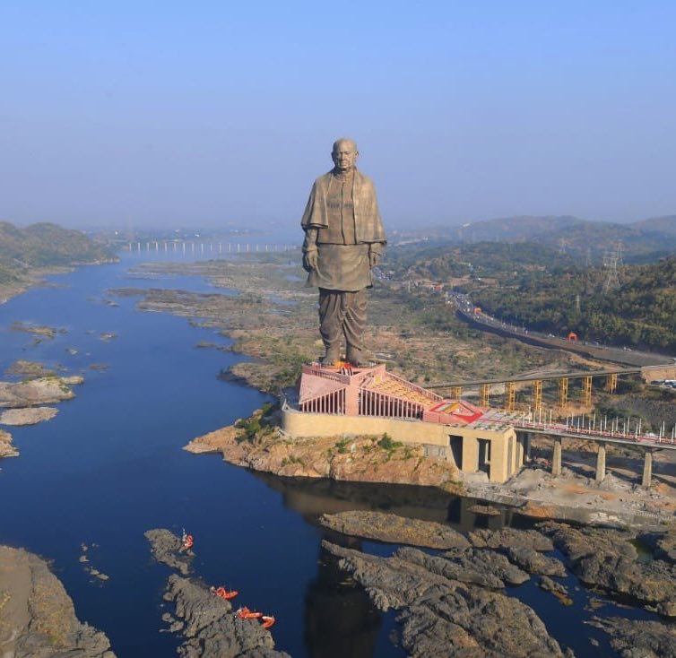 Amararam_IFS's tweet image. भारत के लौह पुरुष श्री सरदार वल्लभ भाई पटेल की 150वीं जयंती पर उनको हार्दिक श्रद्धांजलि !
भारत के एकीकरण में उनका अतुल्य योगदान उल्लेखनीय है, राष्ट्र निर्माण के महान कार्य के लिए उन्हें सदैव याद किया जाएगा। शत् शत् नमनं महान् पुण्यात्मा को ! #StatueofUnity