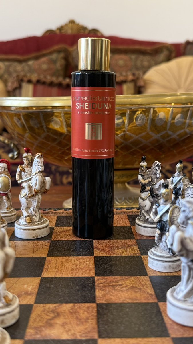 سيمفونية نوتات متباعدة من الشرق والغرب وقعتها أنامل العطارة العبقرية 
Cecile Zarokian 🔥👌🏻🫡
لتصنع Masterpiece بحضور مستحيل تنساه 

#SOTD 
#رابطة_عشاق_العطور 
#جمعة_مباركة 
#المتحف_المصري_الكبير