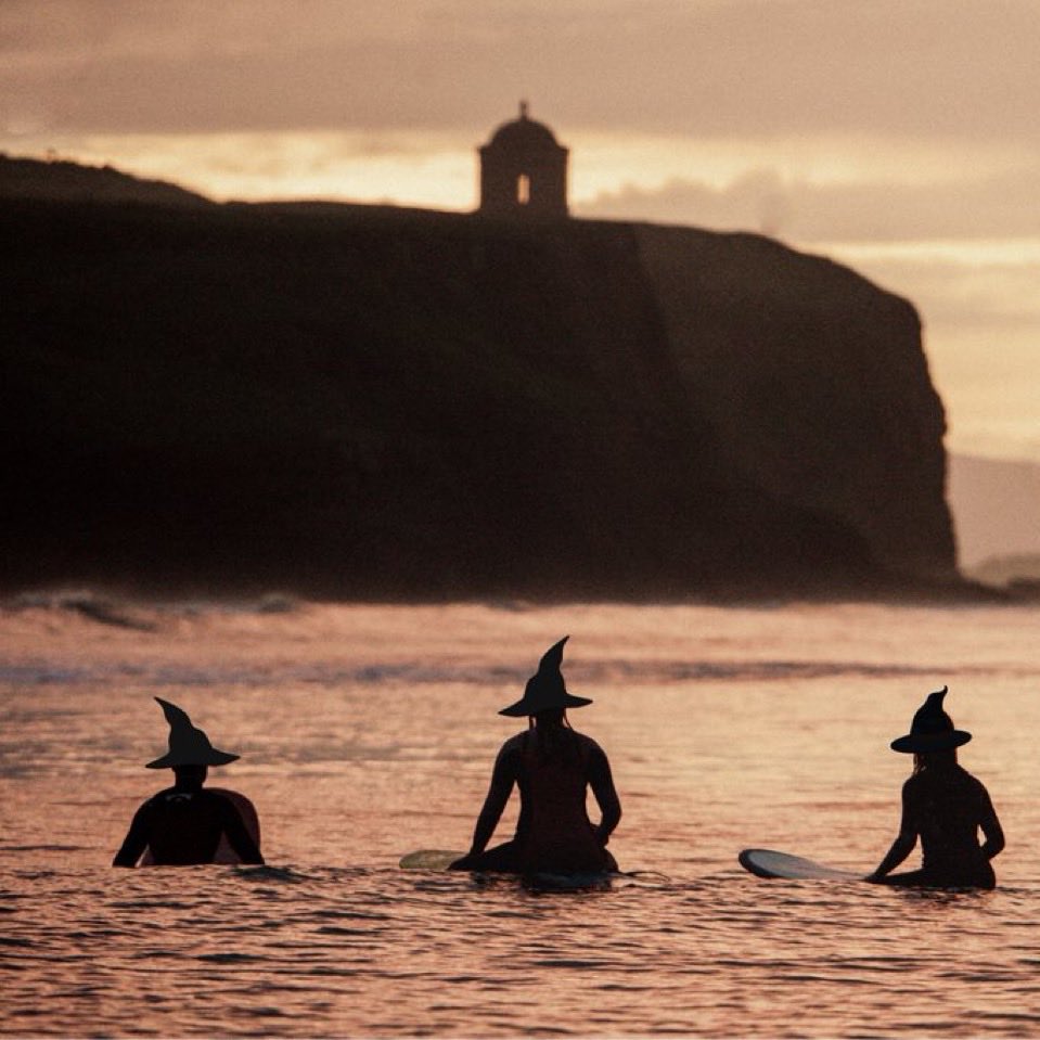 Samhain Shona. Happy Halloween from
Ireland, where it all began.
