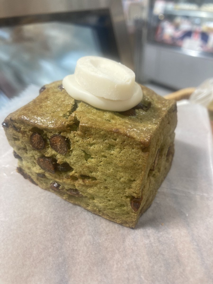 滋賀県産小麦🌾を使用している、〈菓子屋MILKA〉のスコーンは残りわずかとなってます😢甘い系からセイボリー系…ぜひ食べてもらいたいです‼️〈菓子屋MILKA〉は本日まで‼️ごんでした♦️
#三越伊勢丹PR投稿 #mi_b #英国展 #JR京都伊勢丹