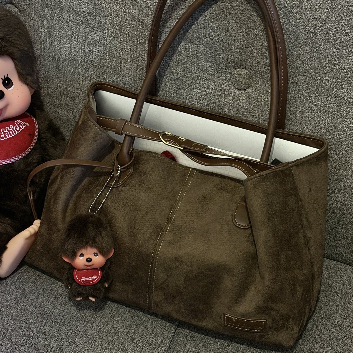 532am_'s tweet photo. เราใช้ของ cocotaya ใบละ 200 นิดๆแต่ใส่ของได้เยอะมากเหมือนขนบ้านได้ทั้งหลัง นี่ใช้ใส่ macbook 13 นิ้วยังมีที่ใส่ของอีกเยอะอะ สะพายได้ 2 ทรงด้วย คุ้มมาก ทนมาก ถูกด้วย 🌟🌟🌟🌟🌟 https://t.co/kwgYY8wcnL