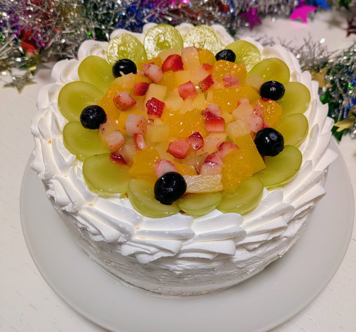 娘氏2歳の誕生日。いただいたフルーツでケーキ作ったわよ