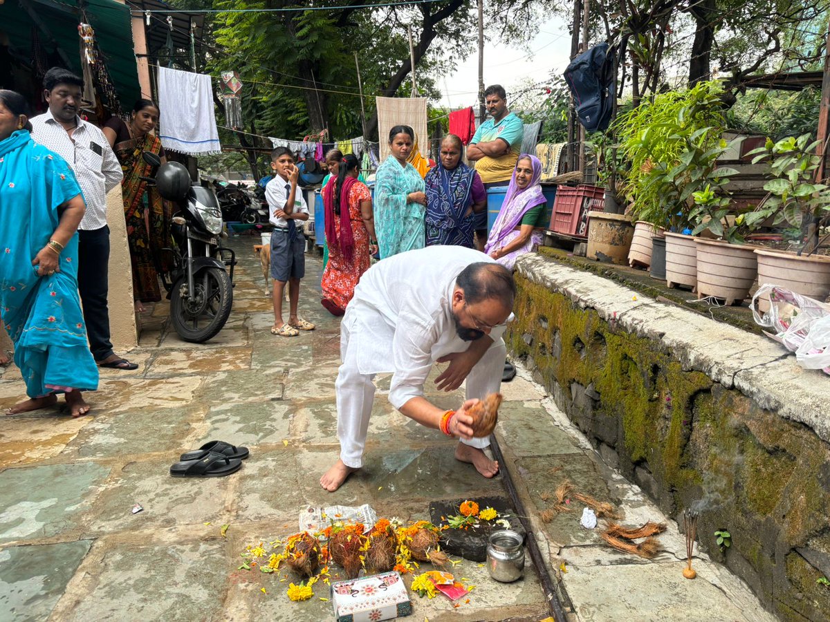 TukaramKate's tweet image. आज चेंबूर मधील राजाराम नगर परिसरातील आणि शिवमंदिराजवळ लादी व गटार पायवाटा कामांचा शुभारंभ करण्यात आला. 

#tukaramkate #DevelopmentForAll #ChemburDevelopment #PublicWelfare #BetterLiving #LocalDevelopment #WorkForPeople #DevelopmentInAction #Chembur