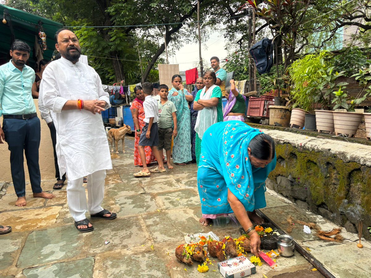 TukaramKate's tweet image. आज चेंबूर मधील राजाराम नगर परिसरातील आणि शिवमंदिराजवळ लादी व गटार पायवाटा कामांचा शुभारंभ करण्यात आला. 

#tukaramkate #DevelopmentForAll #ChemburDevelopment #PublicWelfare #BetterLiving #LocalDevelopment #WorkForPeople #DevelopmentInAction #Chembur