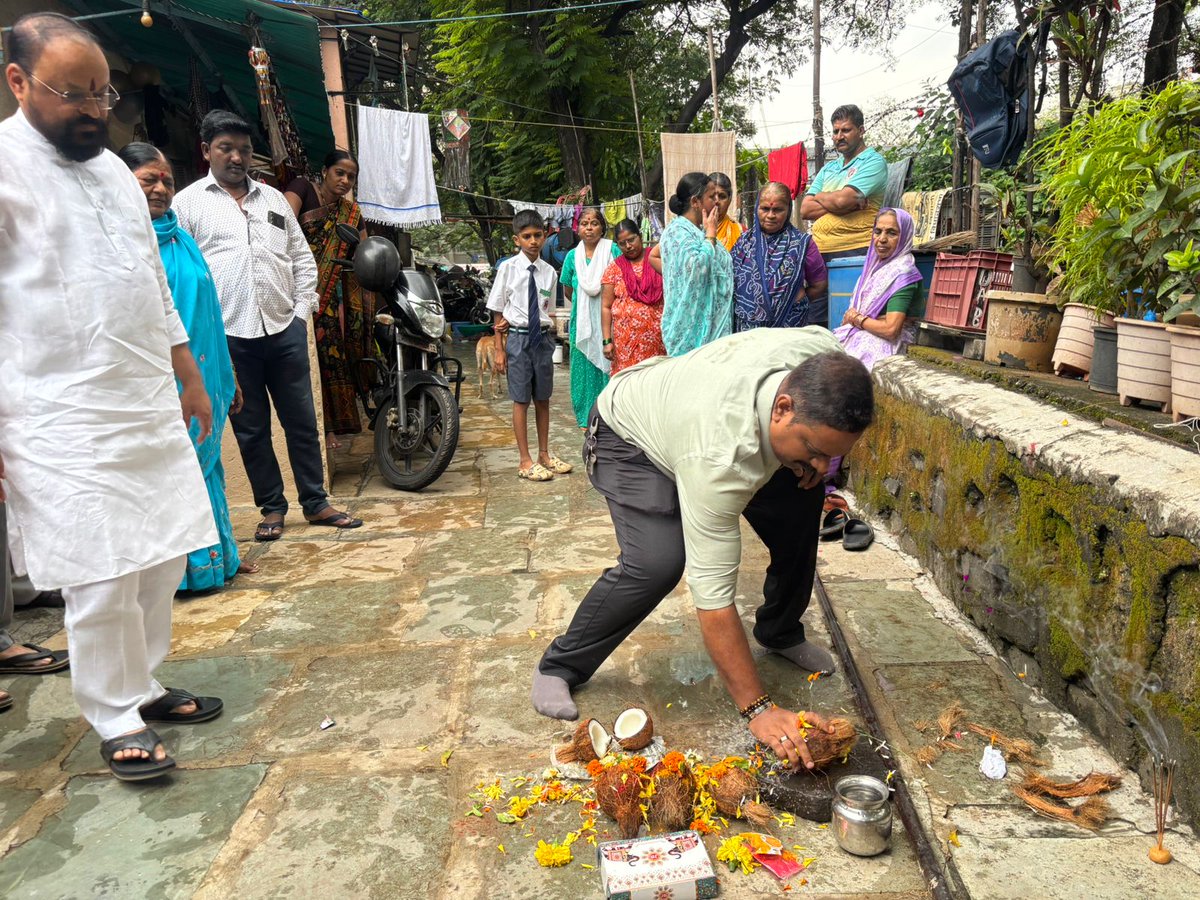 TukaramKate's tweet image. आज चेंबूर मधील राजाराम नगर परिसरातील आणि शिवमंदिराजवळ लादी व गटार पायवाटा कामांचा शुभारंभ करण्यात आला. 

#tukaramkate #DevelopmentForAll #ChemburDevelopment #PublicWelfare #BetterLiving #LocalDevelopment #WorkForPeople #DevelopmentInAction #Chembur