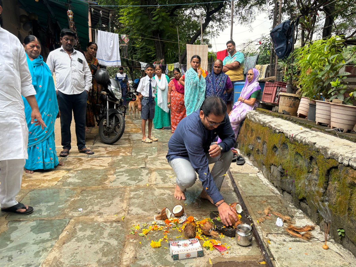 TukaramKate's tweet image. आज चेंबूर मधील राजाराम नगर परिसरातील आणि शिवमंदिराजवळ लादी व गटार पायवाटा कामांचा शुभारंभ करण्यात आला. 

#tukaramkate #DevelopmentForAll #ChemburDevelopment #PublicWelfare #BetterLiving #LocalDevelopment #WorkForPeople #DevelopmentInAction #Chembur