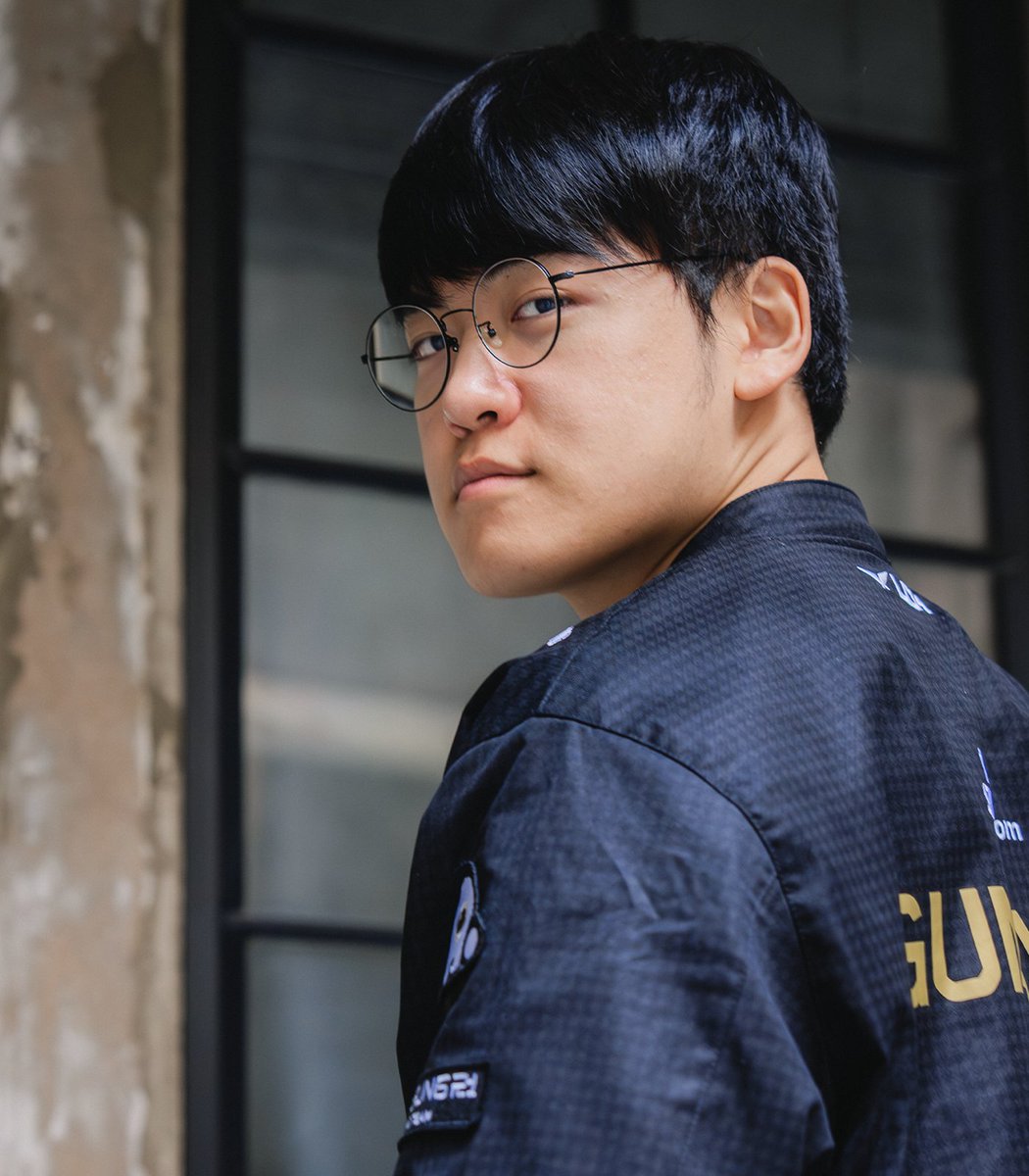 lolesports's tweet image. 7/0/8 ON HIS VARUS