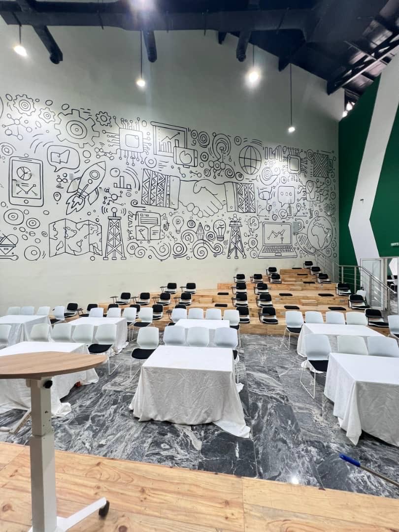 gdgIlorin's tweet image. Welcome to Day 2 of DevFest Ilorin 2025! 🎉🥳
Today we roll up our sleeves for hands-on workshops and our thrilling hackathon @IlorinHub 
Don&apos;t forget to come with your LAPTOPS! ✨
#DevFestIlorin2025
#devfestilorin25