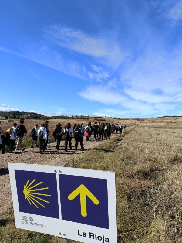 CAMINO DE SANTIAGO.  

Estudiantes del I.E.S. Inventor Cosme García han realizado varios tramos del Camino de Santiago.

iescosmegarcia.larioja.edu.es/actividades/33…