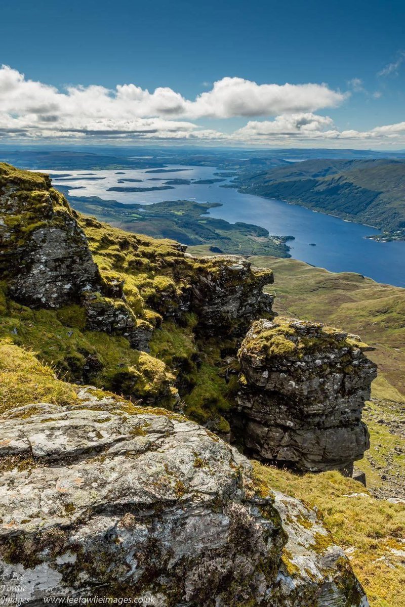 Wow! Stunning views of Loch Lomond from the side of Ben Lomond . Beautiful photo by:Lee Fowlie Images 🏴󠁧󠁢󠁳󠁣󠁴󠁿