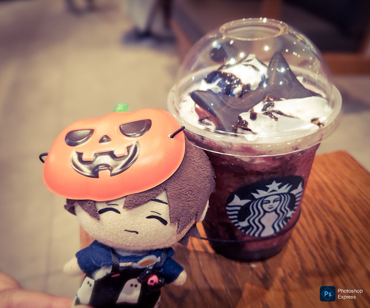 🎃ハッピーハロウィン!!🎃

今日までハロウィンどころじゃなくて（検査ラッシュじゃった…良性だったからセーフ！良かった〜）なにもやってない😂帰宅して寝落ちしなかったら何か撮りたいな