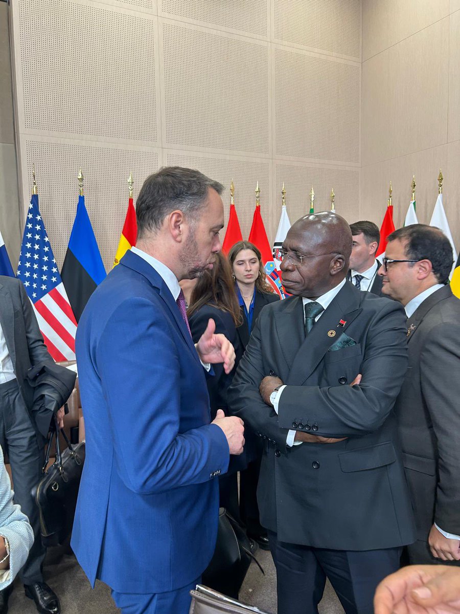 (FR/NL) Dans la région des Grands Lacs, des millions de vies sont brisées par la violence, la faim et le déplacement. Face à cette souffrance, l’indifférence n’est pas une option.

Il ne peut y avoir de stabilité sans une réponse humanitaire forte, libre et sans entrave. Les