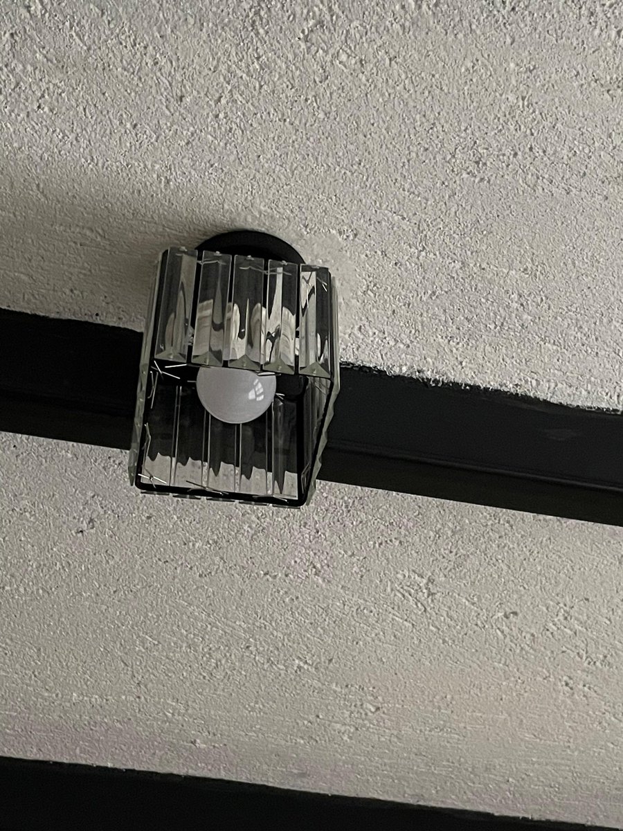 ClasicEquipment's tweet image. Luxe Glass Ceiling light. 
✨ ✨
Available in Black and Gold. 
Ksh 1,500.
🤙 0721275514.

#chandelier
#Ceilinglight
#pendantlights 
#wallbrackets 
#ceilinglights 
#chandelierlights