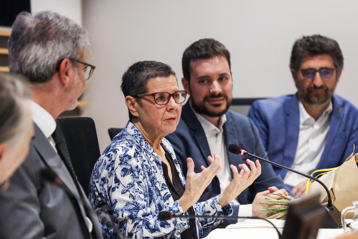 ercsantcugat's tweet image. Aquest dijous el #plestc ha reconegut la trajectoria de @vickibernadet amb el nomenament com a Filla Predilecta de #SantCugat. Tot un homenatge al seu compromís envers la dignitat dels infants.