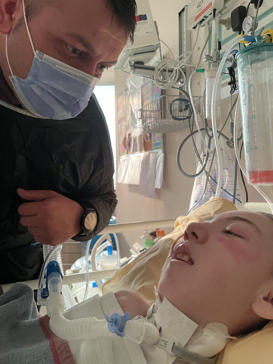 Kanatsız meleğim sen çok güçlüsün seni çok yorduk çok yoruldun ama 
Senin bir an yüzünün gülmesi  için bütün mücadelemiz.
Ameliyat sonrası ilk bilgilendirme;
Gastrostomi ve port ameliyatımız hiç bir problem olmadan biraz zorlu geçti ve şuan yoğun bakımda. Hepinize selamı var🙏🏻💐