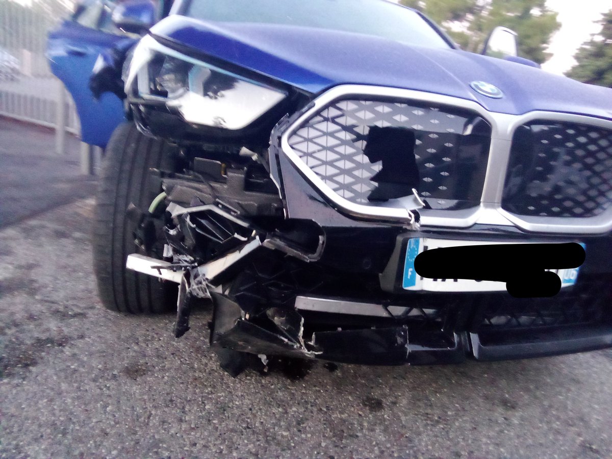 Où vont nos impôts ?

Sûrement une grande partie dans le mobilier urbain qui doit être remplacé quotidiennement.

Encore une "perte de contrôle"