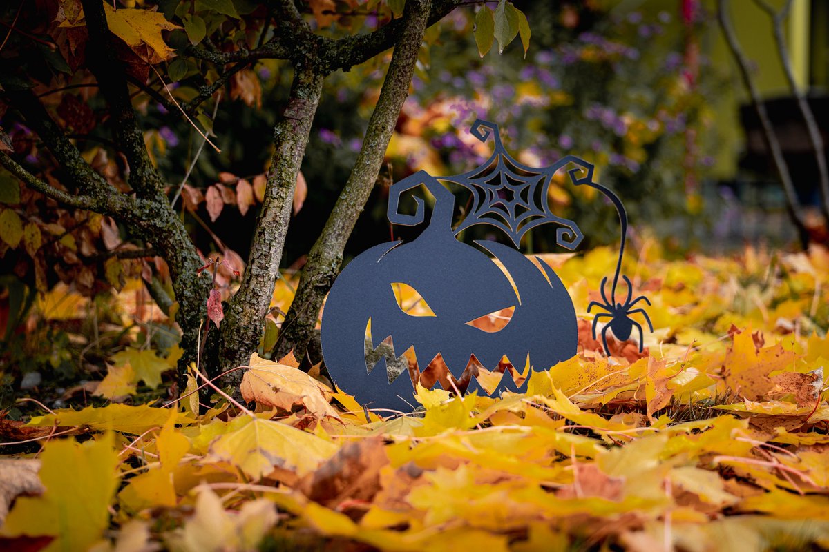 ZundCutter's tweet image. Halloween 🎃 Our pumpkins, cut from chalkboard material. However, they demonstrate the impressive precision of our Zünd cutters, which can cut even the finest and most delicate materials. 

#zundcutter #teamzund #sampleofthemonth #material #chalkboard
