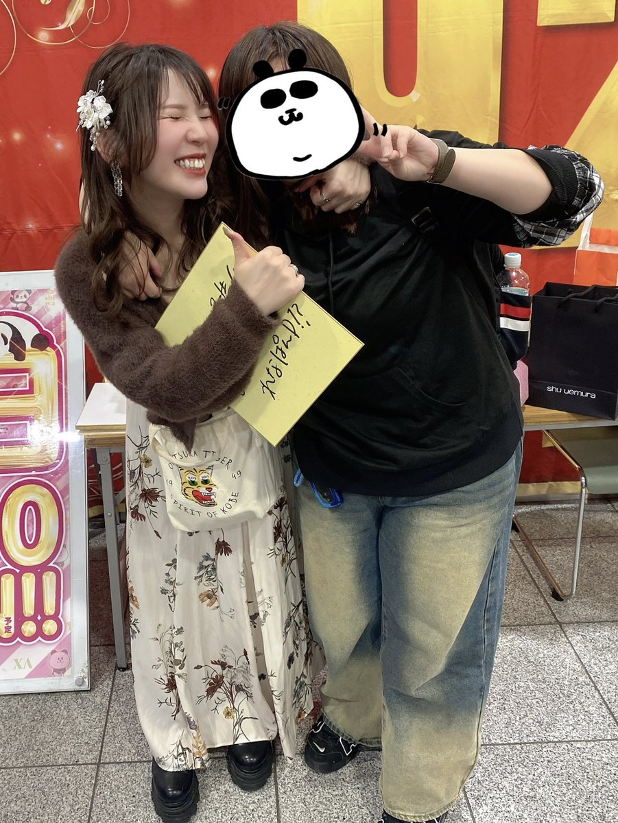 uni_chan1014's tweet photo. #でちゃう25周年 #でちゃうの思い出
#でちゃう関東 #櫻井れなとの思い出
#れなぱんだとの思い出 #ぱんだ物語 #卒業
ぱん旅4日目🐼💖in千葉県 FINAL🐼🎓🌸
抽選は555番で並び打ちは絶望と思い5つ前のめっこちゃん追いかけてたらスロットコーナーから出てきたぱんちゃんが…😭‼️‼️‼️
まさかのe番長で並び打ち出来たし何ならめっこちゃんとぱんちゃんに挟まれての超絶ハーレム状態で幸せの極み😻💕

2度目の当たりでLT入れるも3000×2で終わり😿
その後持玉6000発全て飲まれ追加投資するもLTは入れれず敗北😿
だがしかし、卒業と言う日に並び打ちが出来た時点で収支なんてどーでも(๑˃̵ᴗ˂̵)و ﾖｼ!!
総投資▶12k   回収▶大切な想い出と沢山の幸せ🐼💖

前日に爆泣きしたお陰で涙耐えてたのに対応の時にいきなり抱き締めるのは確実に泣かしにきてるよなぁ〜😃⁉️
(まじ幸せ過ぎて時間よ止まれっ!!て思いました←)

✼••┈┈••✼••┈┈••✼••┈┈••✼••┈┈••✼

関東へ遠征した時、いつも優しく暖かく迎え入れてくれて楽しませてくれたフォロワーの皆様
本当にありがとうございました🙇‍♀️❣

そしてぱんちゃん🐼💖
貴方に出逢えたことは私にとって一生の宝物です😌💎✨
これからどんな道を歩もうと貴方ことを全力で応援していきます😼❤‍🔥
今まで本当にありがとう(∩´∀`∩)💕
そしてお疲れさまでしたぁーᐠ( ᐛ )ᐟ🍺🍺🍺✨

僕の大好きちゃん またね(ᵔᴥᵔ)❣