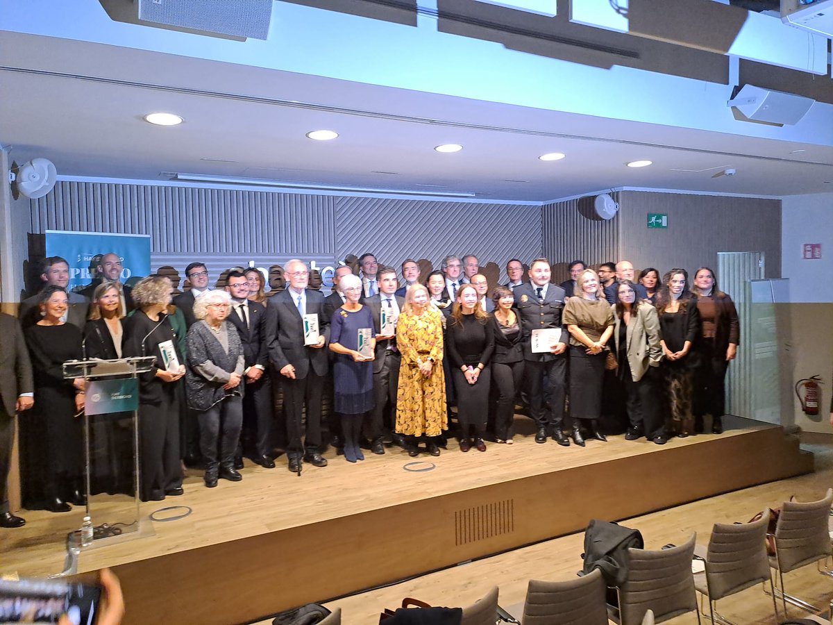 Es un honor inmenso haber participado como finalista al X Premio #WISH por <a href="/HayDerecho/">Fundación Hay Derecho</a>
Agradezco de corazón no solo esta distinción, sino también las constantes muestras de apoyo y aprecio que he recibido de su excelente equipo, su confianza en mi trayectoria y el cariño con el