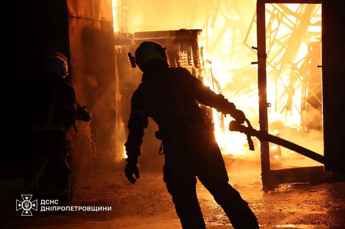 15 человек пострадали в Сумах в результате ночной атаки России по Украине

Среди пострадавших четверо детей. 

mediazonaby.com/news/2025/10/3…

Фото: ГСЧС Украины