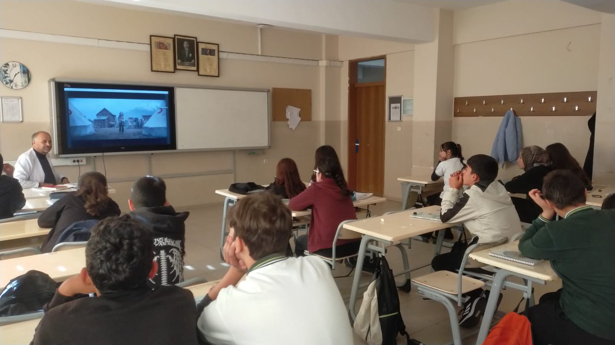 Kızılay Haftası kapsamında okulumuzda video gösterimi yapıldı. Öğrencilerimiz ile Kızılay Çadırı tasarlayıp mektup yazdık. Kızılay Haftası Kutlu Olsun!
<a href="/tcmeb/">Millî Eğitim Bakanlığı</a> 
<a href="/Yusuf__Tekin/">Yusuf Tekin</a> 
<a href="/EnginT25/">Engin TAN</a> 
<a href="/MemNarman/">Narman MEM</a> 
<a href="/narmankaymakam/">Narman Kaymakamlığı</a> 
<a href="/Kizilay/">Türk Kızılay</a> 
<a href="/tcmeb/">Millî Eğitim Bakanlığı</a> 
<a href="/Erzurum_Mem/">Erzurum İl Millî Eğitim Müdürlüğü</a> 
#KızılayHaftası #YarınaHilâlOl