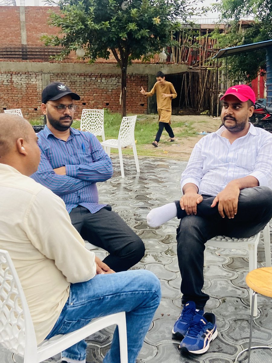 rajnishyadavSP's tweet image. 🦅 किसी का एहसान नहीं है हम पर
जितनी भी पहचान है खुद के दम पर है। 💪🦁✌️

#FridayVibes