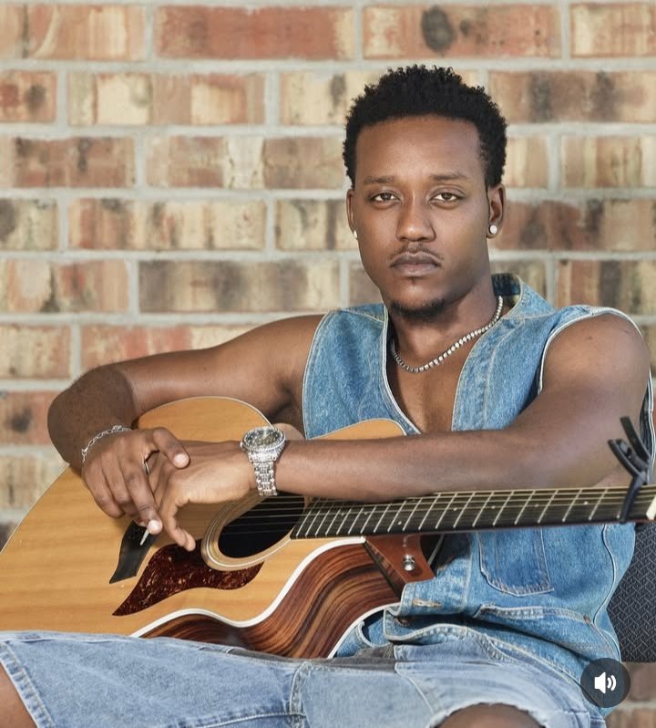 Kuba producer mwiza ntibikugira umuhanzi mwiza.
Mbona uyu muhungu azarangira nka YAGO.