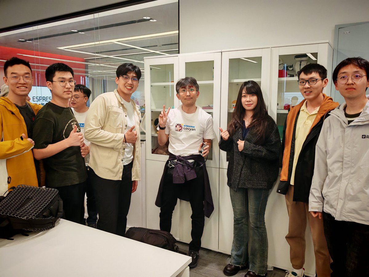 tks's tweet image. Espressif本社の開発チームに「お前が @lovyan03 か！」と囲まれる世界のらびやん
#M5Stack