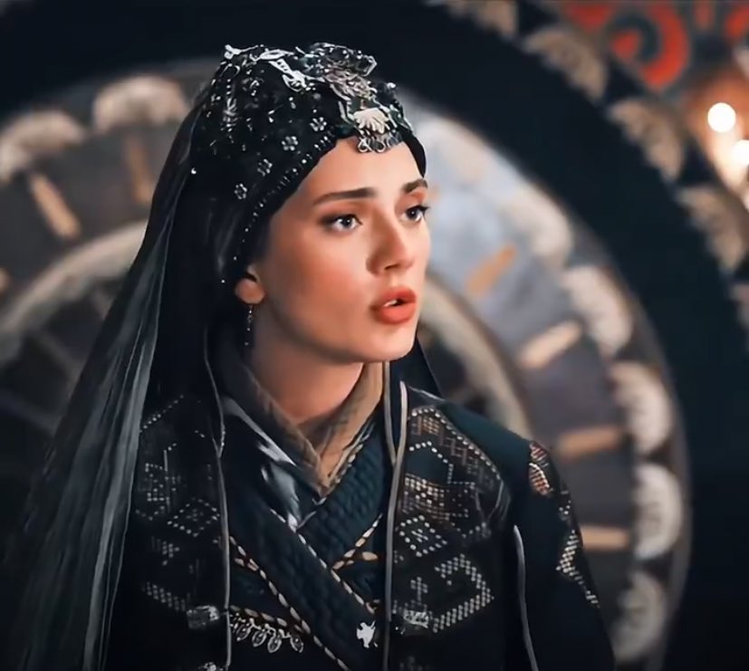 Halime hatun'un Aurasını çok beğendim. 
Ham iken pişmiş, Anası gibi Bacıyan olmuş.🥹
⚔️🏹

#KuruluşOrhan #Halime