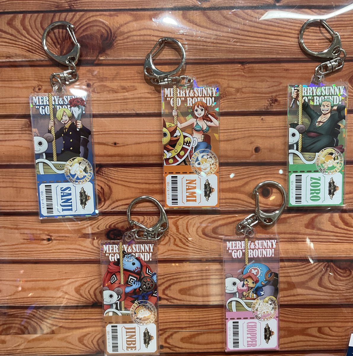 ワンピース　麦わらストア　ホログラムアクリルキーホルダー ONE PIECE 麦わらストア 東京駅店 on X
