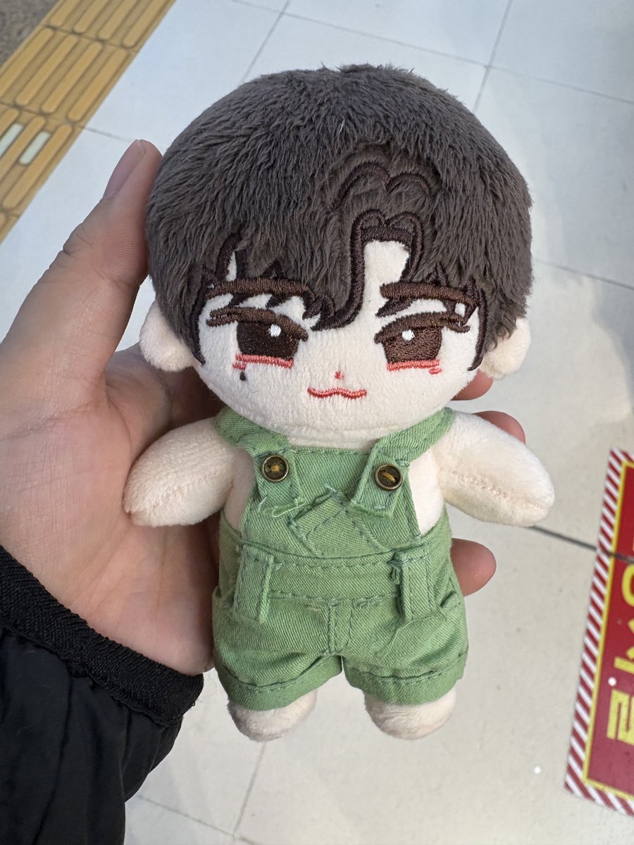 ㅋㅋㅋㅋㅋㅋㅋㅋㅋ급하게 멜빵샀는데 티셔츠 없어서 변태같아...🥹