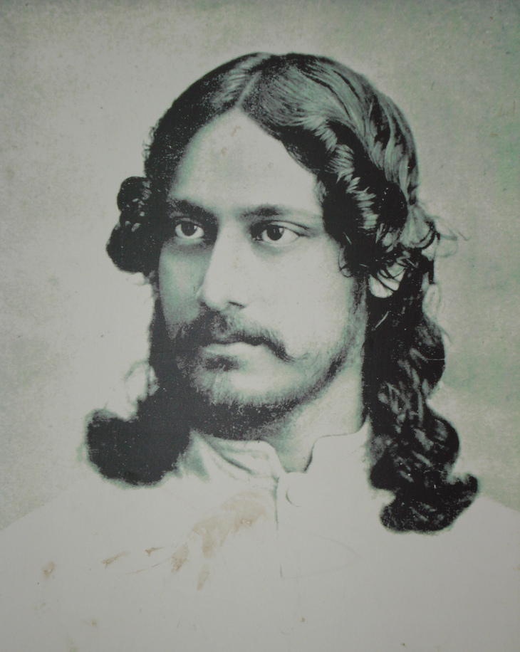 «Когда сердца полны любви и бьются лишь от встречи до разлуки, достаточно и легкого намека, чтобы понять друг друга». Рабиндранат Тагор.