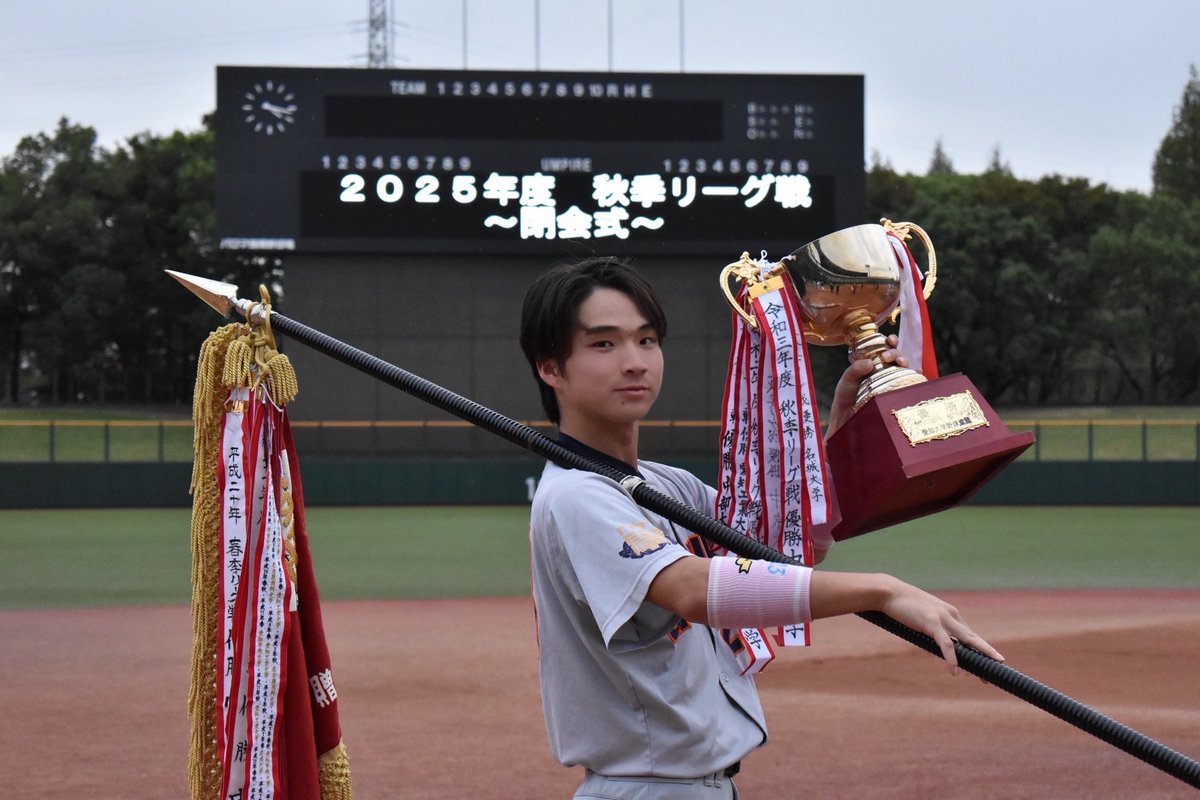ki_gtf's tweet photo. 10年ぶりリーグ優勝しました。

日曜から王座決定戦があります。
普段打席に立たないピッチャー陣が打席に立ちます。河野くんと岡村くんの凄まじい快音を聞きたい方、ぜひ球場まで。 https://t.co/hzLlX2brFA