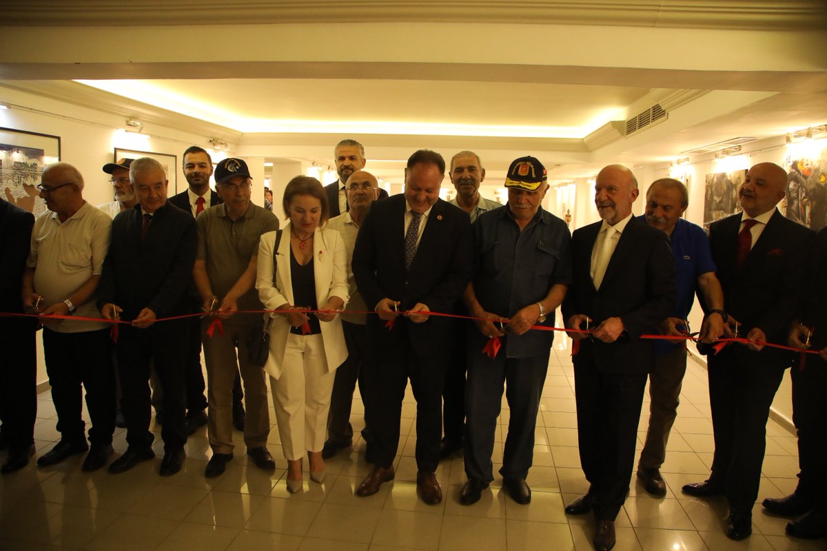 Cumhuriyet Meclisi Başkanı Ziya  Öztürkler, Yakın Doğu Üniversitesi Güzel Sanatlar Fakültesi tarafından  düzenlenen “Cumhuriyet Sergisi”nin açılışını gerçekleştirdi. cm.gov.ct.tr/Haberliste?id=…