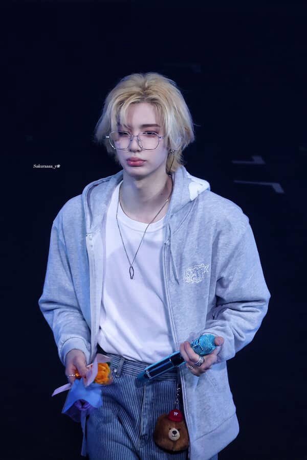 김이한 퍼컬은 안경이다