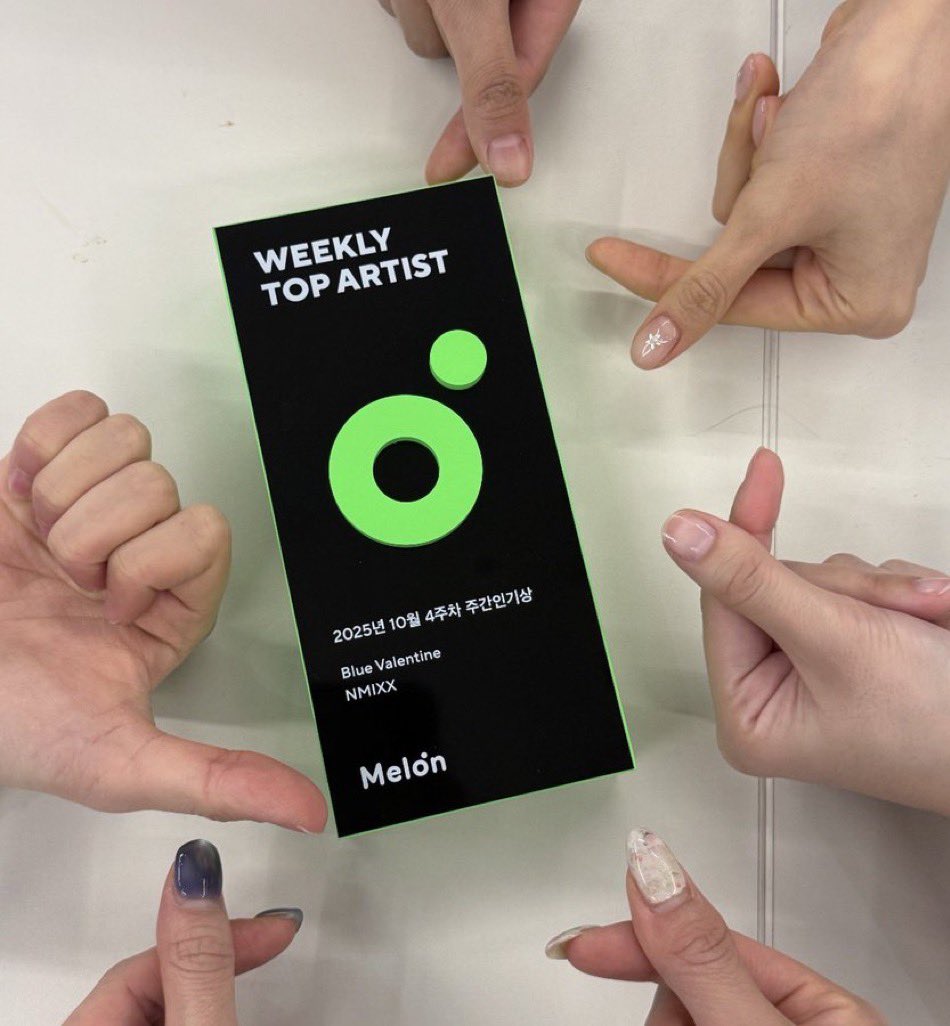 [UPDATE] 251031

NMIXX won MelOn’s Weekly Top Artist Popularity Award for Blue Valentine!!

#NMIXX #엔믹스
#BlueValentine 💗